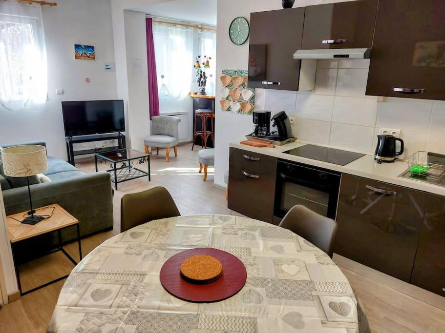 Gite 65 M2 200 M Gare T-G-V 400 M Centre-Ville Grand Parking 250 Places Gratuit Face Au Logement Arras Kültér fotó