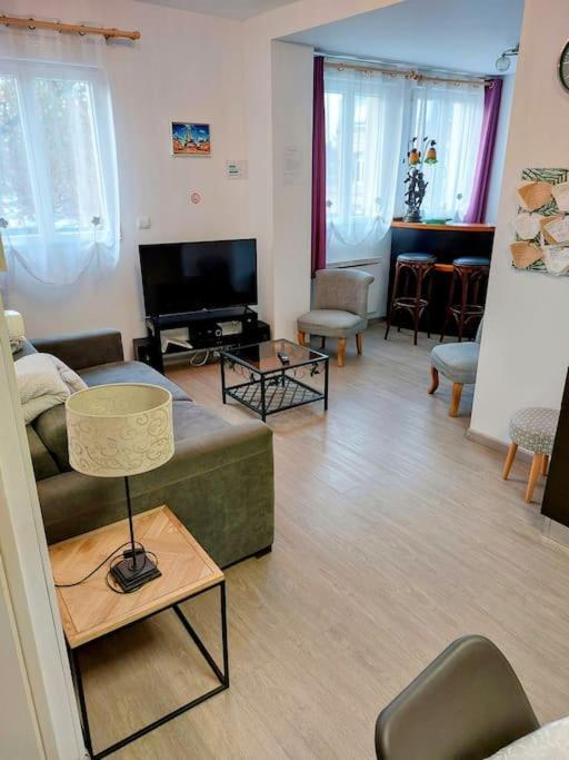 Gite 65 M2 200 M Gare T-G-V 400 M Centre-Ville Grand Parking 250 Places Gratuit Face Au Logement Arras Kültér fotó